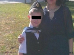 Ребенка, которого 65 метров протащил троллейбус, после произошедшего мучают кошмары