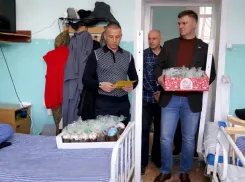 В преддверии светлой Пасхи депутаты Гордумы Краснодара посетили военный госпиталь