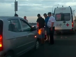 Резкого пешехода сбила девушка на мосту в Краснодаре