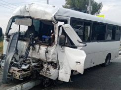 В Краснодарском крае три человека пострадали при таране маршруткой автобуса