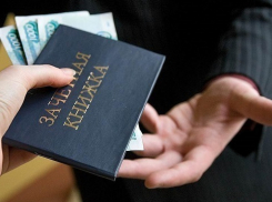 В Краснодаре преподаватель университета получил взятку от 12 студентов 