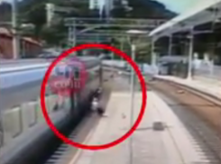 Проводницу, высадившую пассажира из поезда на ходу в Сочи, оштрафовали