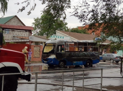 На ходу загорелась маршрутка в Краснодарском крае