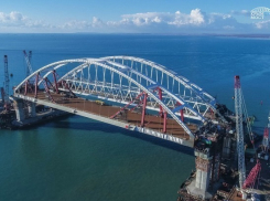 Автодорожную арку Крымского моста установили досрочно