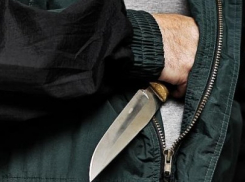 В Новороссийске мужчина зарезал соседа из-за мата прямо при полицейском