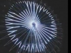 «Прогиб засчитан»: Колесо обозрения в Краснодаре украсили надписи для испанцев