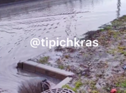 Краснодарцы показали залитые водой улицы 26 января: видео