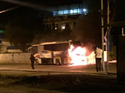 В Новороссийске сгорел автобус футбольной команды «Астрахань»