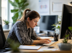 Невидимый панцирь: почему мы «носим стресс» на плечах и как его сбросить