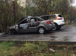 В Новороссийске сожгли ночью две машины