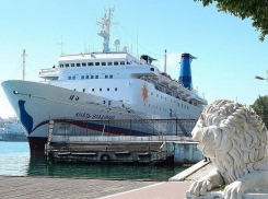 Рейс круизного лайнера из Сочи в Севастополь отменили из-за пожара на борту