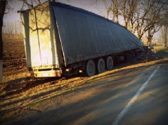 Водитель фуры трагически погиб в ДТП на кубанской трассе