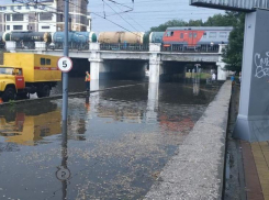 После продолжительного дождя проблемные места Краснодара вновь оказались под водой 