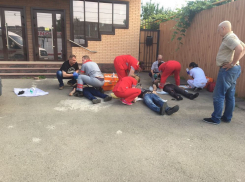 На Сормовской в Краснодаре автомобиль влетел в столб, три человека погибли