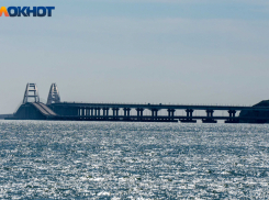 Крымский мост закрыли после объявления воздушной тревоги