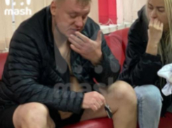 Мужчину без штанов и с заряженным автоматом задержали в поликлинике Краснодара