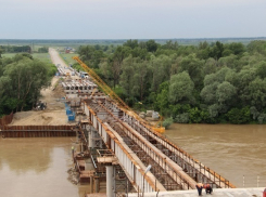 Мост в Усть-Лабинске в восточной Кубани вновь открыт