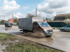  Вы будете ругаться матом: в Краснодаре на улице Российской проложат фекалку, почистят ливневку и постелят новый асфальт 