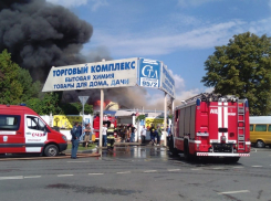 Во время пожара на рынке в Краснодаре сгорел весь товар