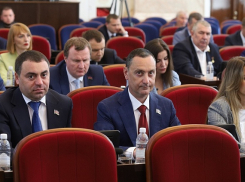 Новые требования к таксистам предлагают ввести депутаты ЗСК