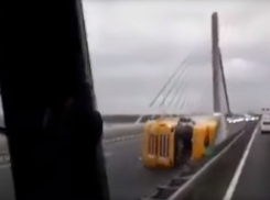 Разоблачение: Видео с падающими грузовиками на крымском мосту - фейк