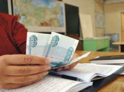 Прокуратура проведет проверку в школе, где произошел «скандал с подарками» в День учителя в Краснодаре