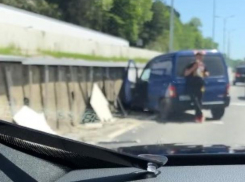 В Сочи уснувший за рулем водитель изуродовал новую подпорную стену