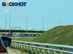 Более 200 авто ожидают проезда по Крымскому мосту перед Краснодарским краем