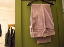 На Кубани мужчина со штанами на голове ограбил магазин