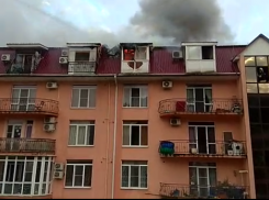  Из горящего дома в Сочи эвакуировали жильцов 