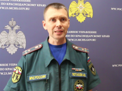 На севере Кубани горят 300 квадратных метров камыша