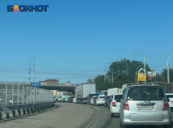 Авто попали в ДТП в огромной пробке на трассе М-4 «Дон» в Краснодаре