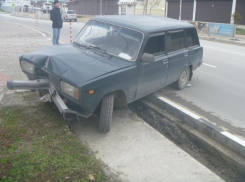 В Геленджике автомобиль вылетел на тротуар и сбил двух женщин 