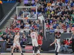 Автобус с болельщиками баскетбольного клуба «Локомотив-Кубань» всю ночь провёл в снежном плену на трассе М-4 «Дон» 