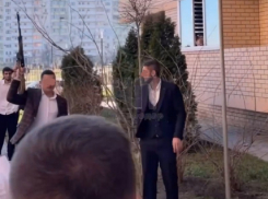 В Краснодаре устроили свадьбу с перекрытием трассы и стрельбой