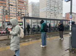 По улице Московской в Краснодаре пустили трамваи после очередного провала грунта 