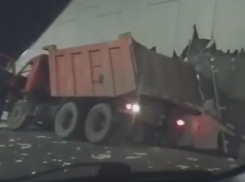 «Только доделали, похоже, специально»: пользователи сети обсуждают аварию с «КамАЗом» в Сочи