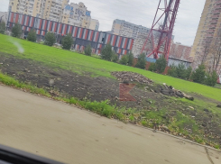 Николаевский бульвар в Краснодаре завалили строительным мусором