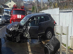 В жуткой аварии на трассе Джубга-Сочи пострадали два подростка и пенсионер