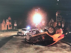 Автомобиль каршеринга попал в ДТП в Краснодаре и перевернулся