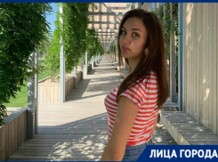 «В Краснодаре нет ничего для людей с проблемами слуха», - художница, покорившая сеть комиксами про глухих людей 