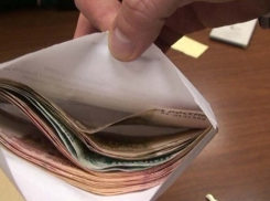 Чиновников краснодарской администрации подозревают в получении взятки 