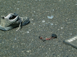 В Краснодаре иномарка, влетевшая в забор, зацепила мальчика-пешехода