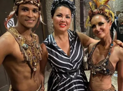 Красотки в деле: в Краснодаре беспокоятся за Нетребко, в Ростове прячут спутницу сити-менеджера Логвиненко, а в Волгограде засматриваются на чиновниц 