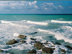  Предполагаемые обломки рухнувшего Ту-154 нашли в нескольких километрах от берега в Сочи 