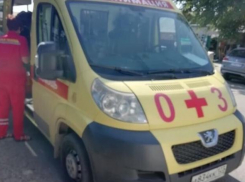 В краснодарской маршрутке бабушка при торможении упала и повредила голову