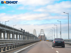 Больше 700 машин застряли в очереди на Крымский мост после перекрытия