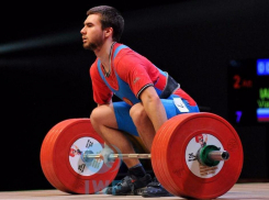 100 тысяч рублей подарил бизнесмен сочинскому тяжелоатлету за «бронзу» чемпионата мира