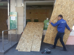 Взорвавшийся банкомат в Краснодаре выбил все стекла