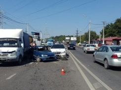 ДТП в Краснодаре: столкнулись четыре автомобиля 